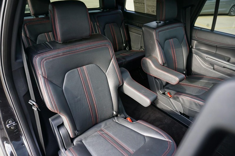 Ford Expedition Vehicle Full-screen Gallery Image 32