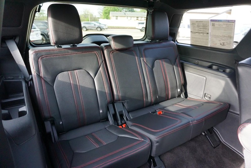 Ford Expedition Vehicle Full-screen Gallery Image 33