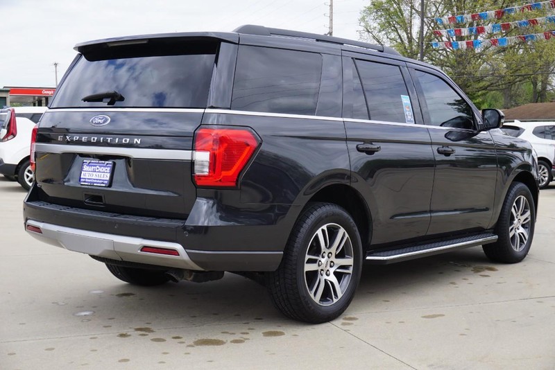 Ford Expedition Vehicle Full-screen Gallery Image 03