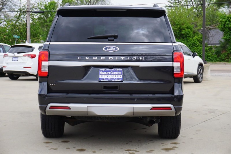 Ford Expedition Vehicle Full-screen Gallery Image 04