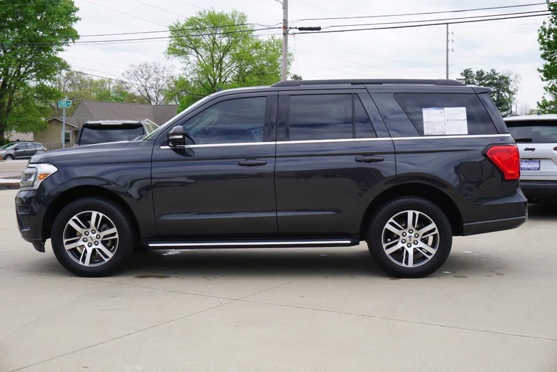 Ford Expedition Vehicle Full-screen Gallery Image 06