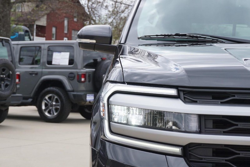 Ford Expedition Vehicle Full-screen Gallery Image 09