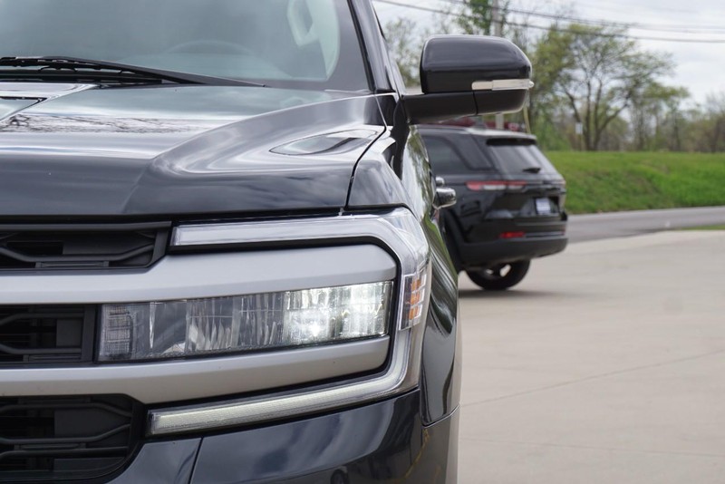 Ford Expedition Vehicle Full-screen Gallery Image 10