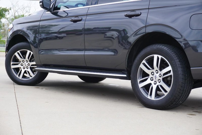 Ford Expedition Vehicle Full-screen Gallery Image 14