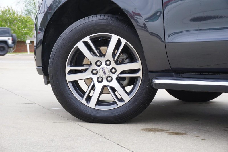 Ford Expedition Vehicle Full-screen Gallery Image 15