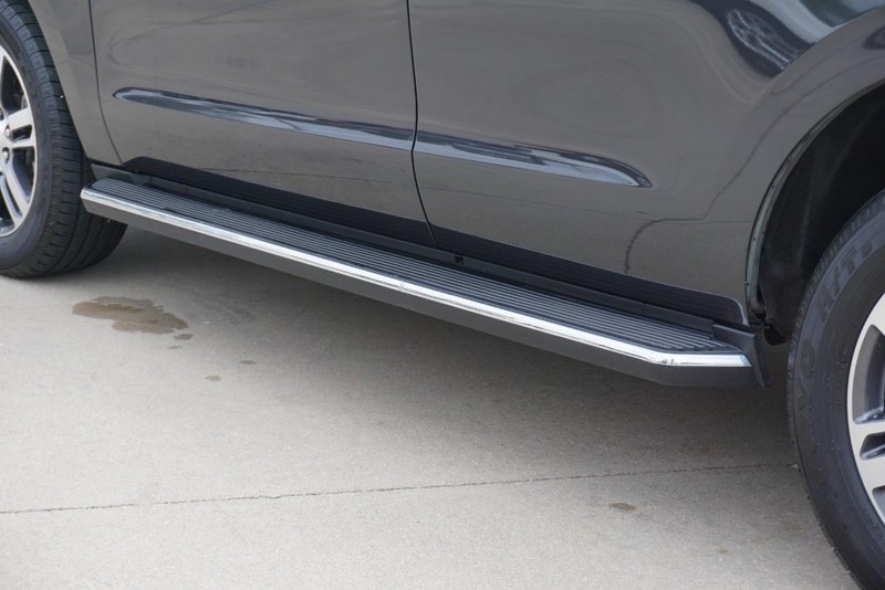 Ford Expedition Vehicle Full-screen Gallery Image 16