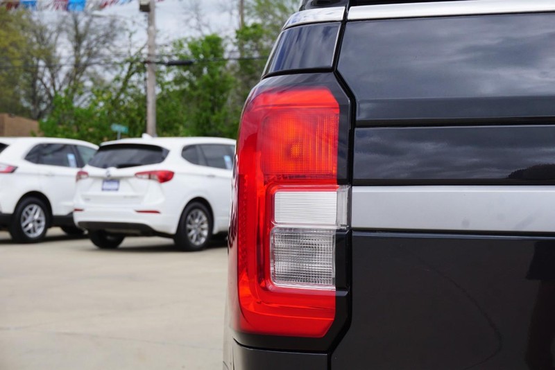 Ford Expedition Vehicle Full-screen Gallery Image 18