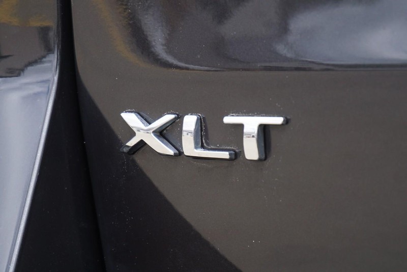 Ford Expedition Vehicle Full-screen Gallery Image 21