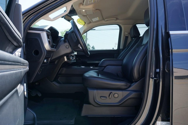 Ford Expedition Vehicle Full-screen Gallery Image 22