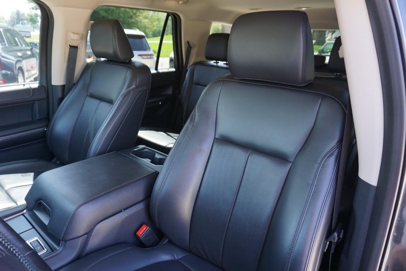 Ford Expedition Vehicle Full-screen Gallery Image 24