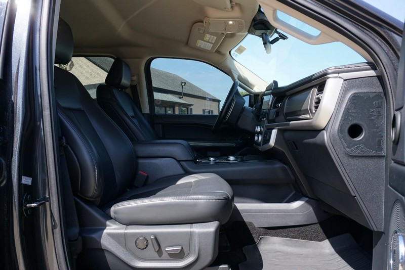 Ford Expedition Vehicle Full-screen Gallery Image 32