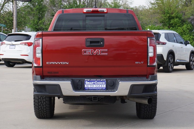 GMC Canyon Vehicle Full-screen Gallery Image 04