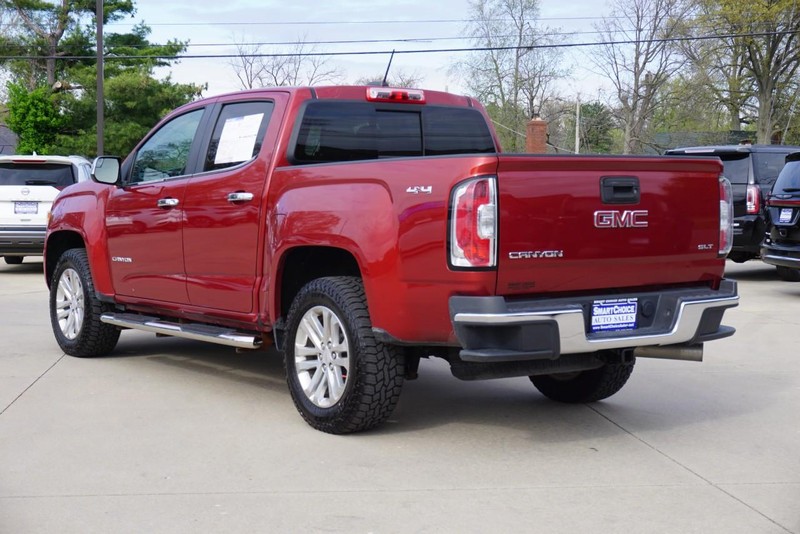 GMC Canyon Vehicle Full-screen Gallery Image 05