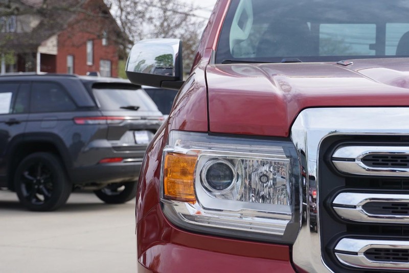 GMC Canyon Vehicle Full-screen Gallery Image 09