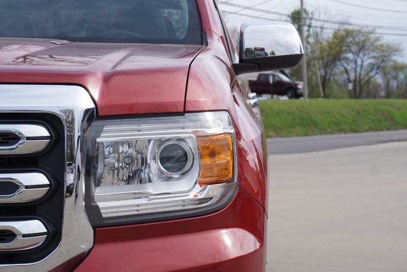 GMC Canyon Vehicle Full-screen Gallery Image 10