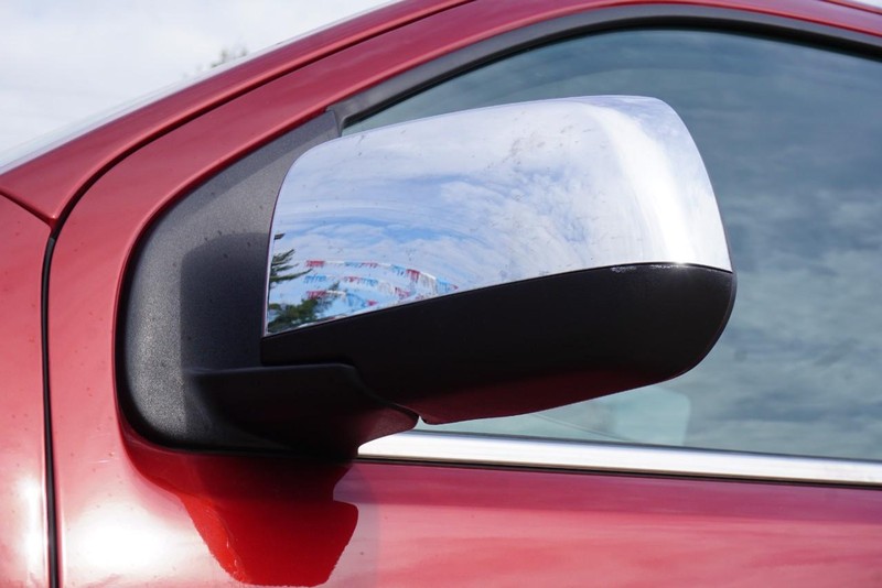 GMC Canyon Vehicle Full-screen Gallery Image 12