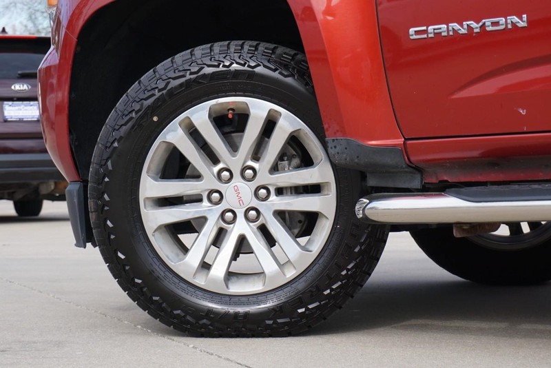 GMC Canyon Vehicle Full-screen Gallery Image 15