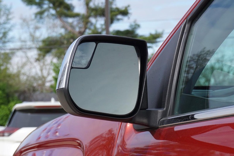 GMC Canyon Vehicle Full-screen Gallery Image 17