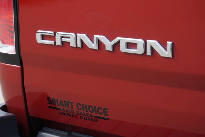 GMC Canyon Vehicle Full-screen Gallery Image 21