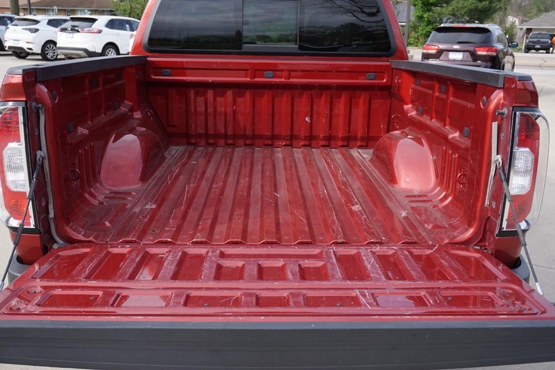 GMC Canyon Vehicle Full-screen Gallery Image 23