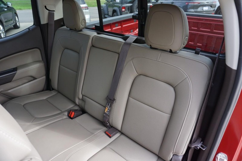 GMC Canyon Vehicle Full-screen Gallery Image 28