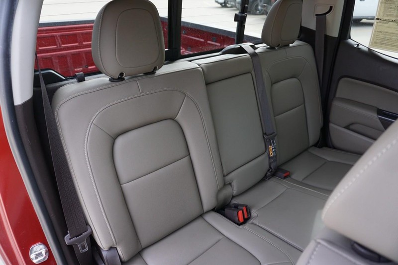 GMC Canyon Vehicle Full-screen Gallery Image 30