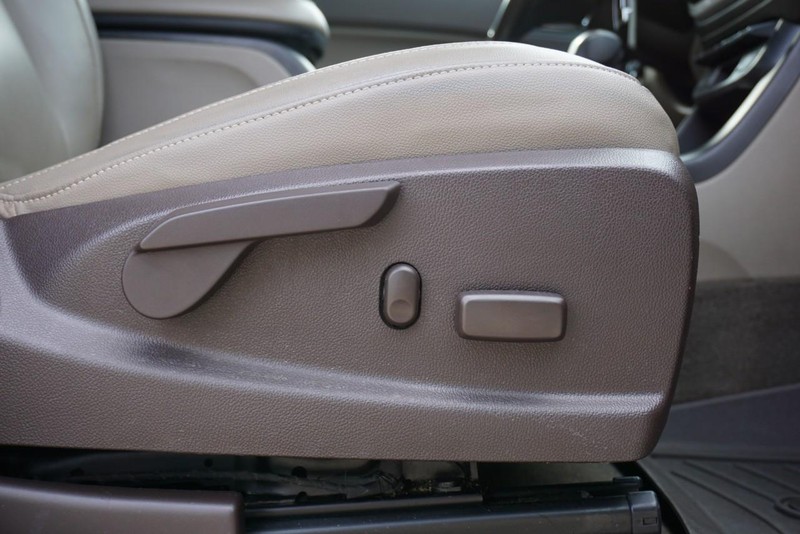 GMC Canyon Vehicle Full-screen Gallery Image 32