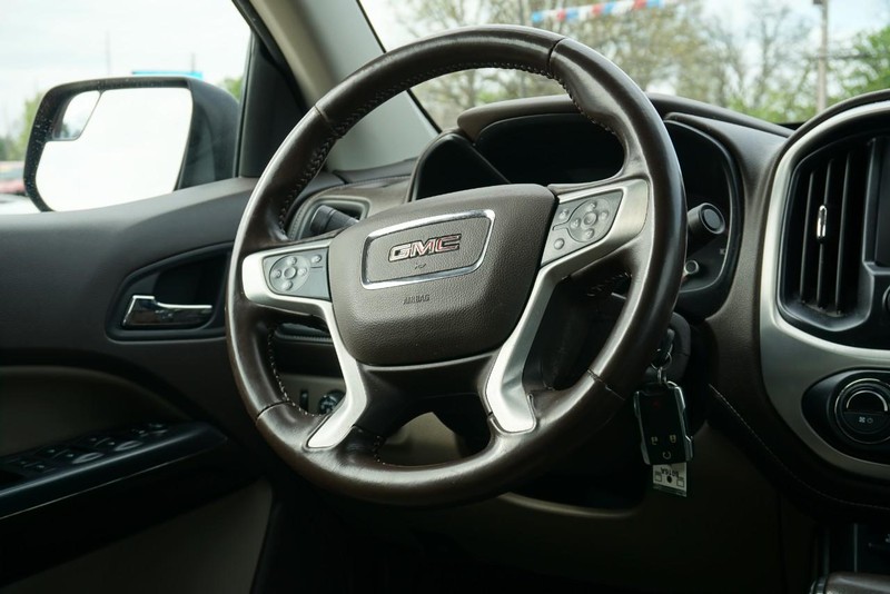 GMC Canyon Vehicle Full-screen Gallery Image 35