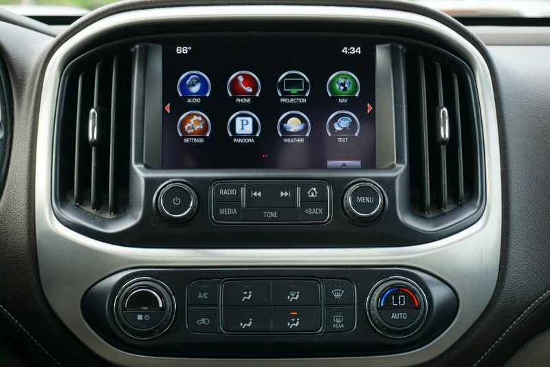 GMC Canyon Vehicle Full-screen Gallery Image 36