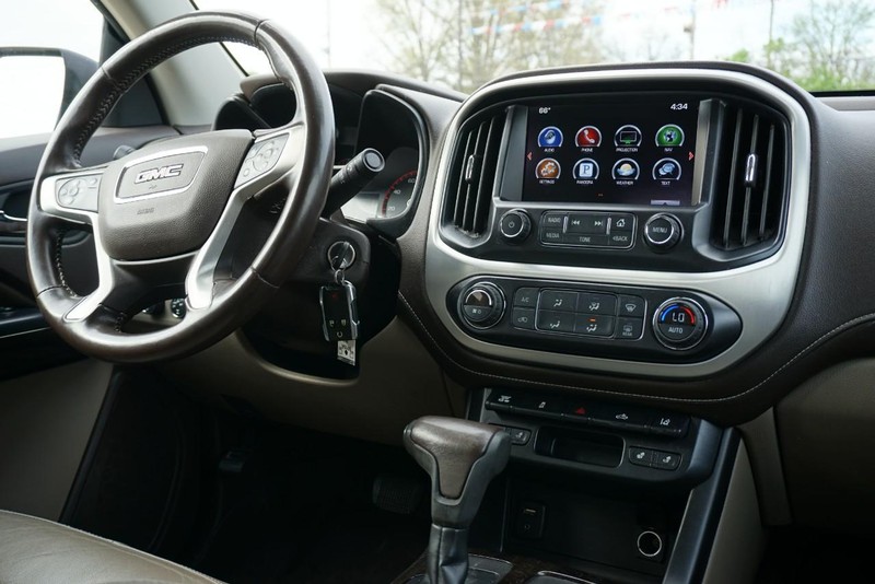 GMC Canyon Vehicle Full-screen Gallery Image 37