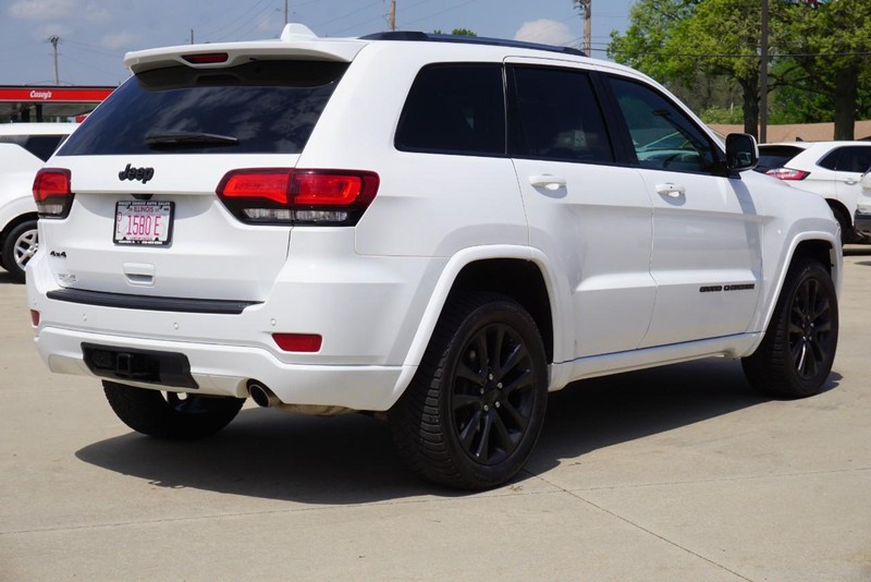 Jeep Grand Cherokee Vehicle Full-screen Gallery Image 03