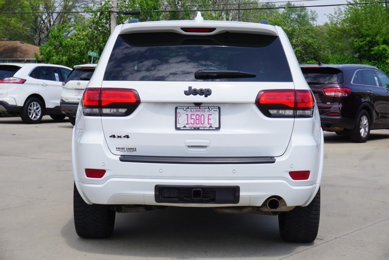 Jeep Grand Cherokee Vehicle Full-screen Gallery Image 04