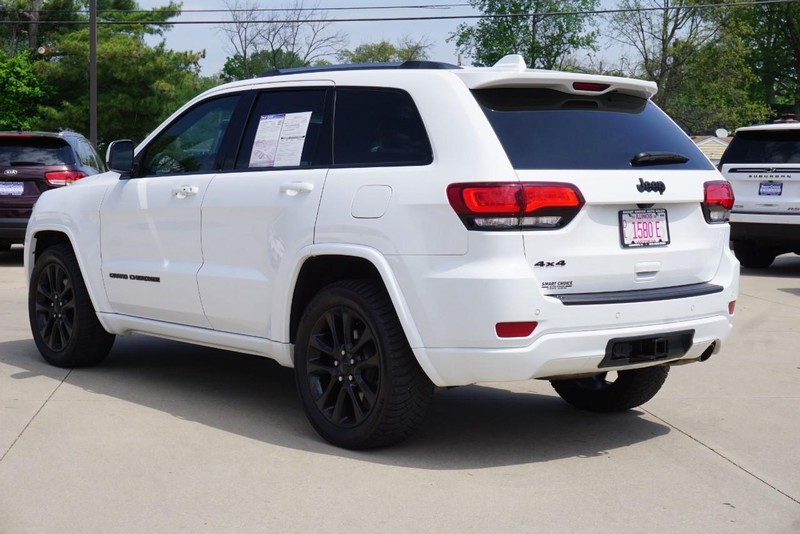 Jeep Grand Cherokee Vehicle Full-screen Gallery Image 05