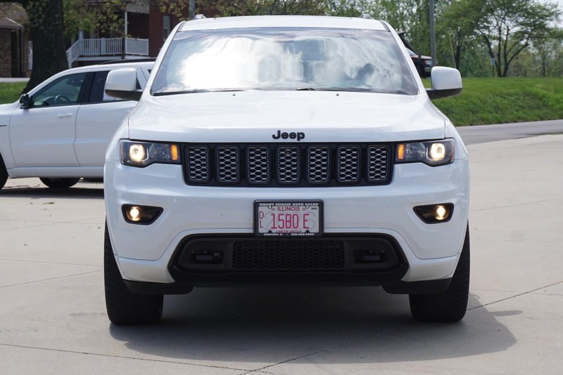 Jeep Grand Cherokee Vehicle Full-screen Gallery Image 08