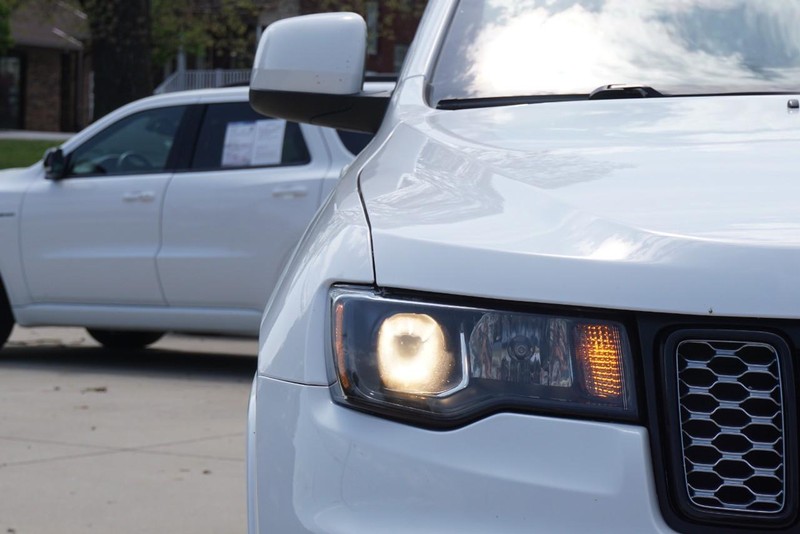 Jeep Grand Cherokee Vehicle Full-screen Gallery Image 09