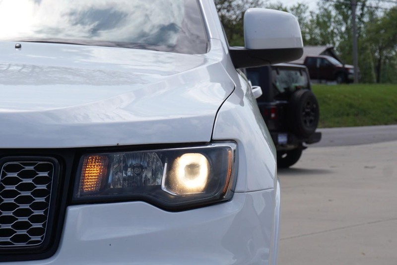 Jeep Grand Cherokee Vehicle Full-screen Gallery Image 10