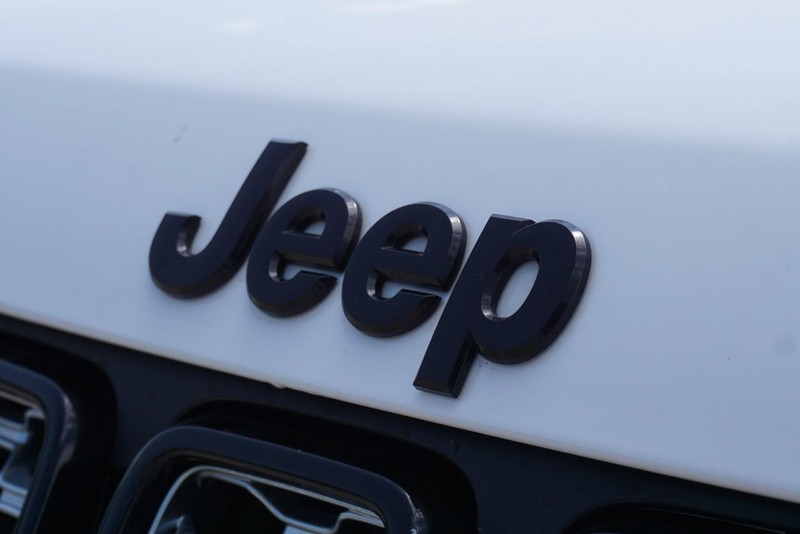 Jeep Grand Cherokee Vehicle Full-screen Gallery Image 11