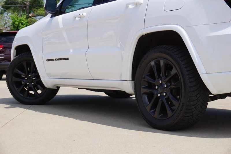 Jeep Grand Cherokee Vehicle Full-screen Gallery Image 13