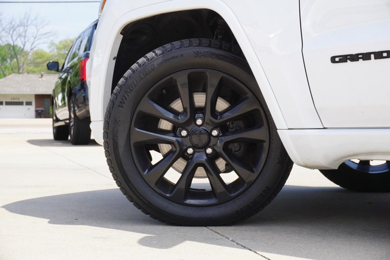 Jeep Grand Cherokee Vehicle Full-screen Gallery Image 14