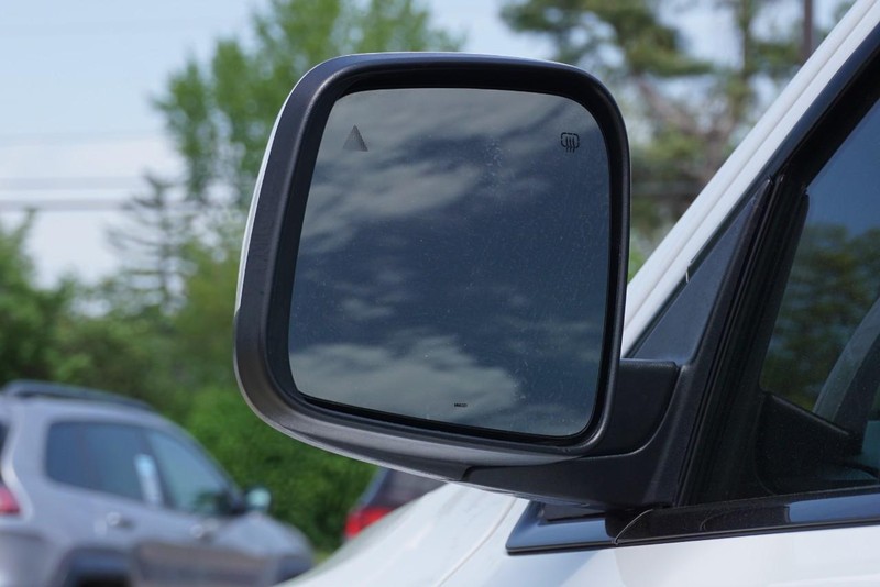 Jeep Grand Cherokee Vehicle Full-screen Gallery Image 15