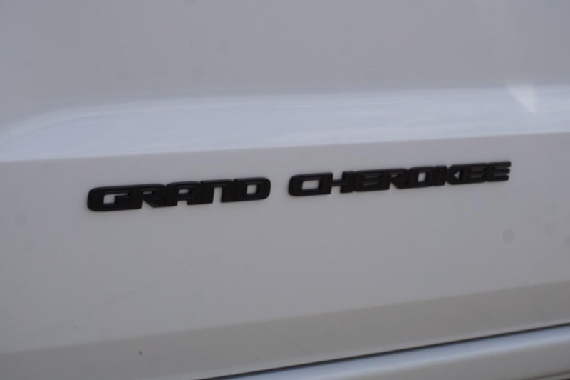 Jeep Grand Cherokee Vehicle Full-screen Gallery Image 16
