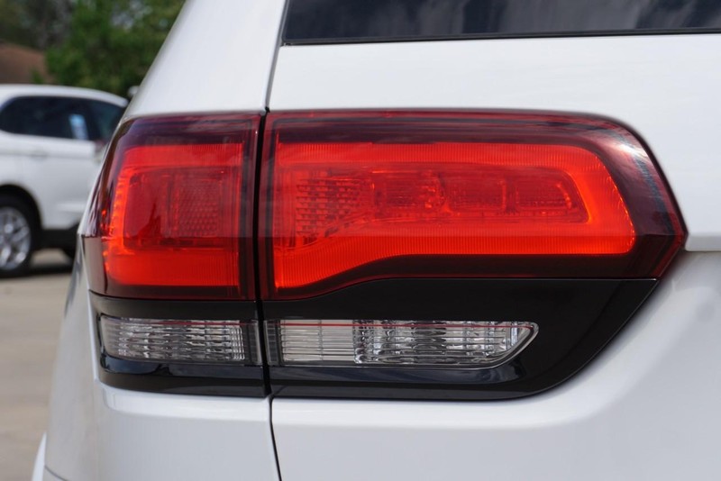 Jeep Grand Cherokee Vehicle Full-screen Gallery Image 17