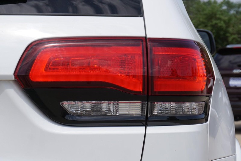 Jeep Grand Cherokee Vehicle Full-screen Gallery Image 18