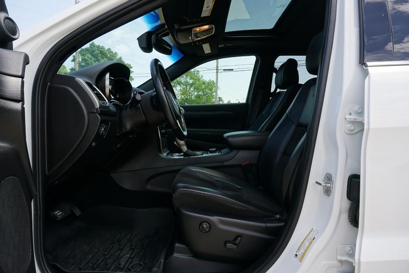 Jeep Grand Cherokee Vehicle Full-screen Gallery Image 23