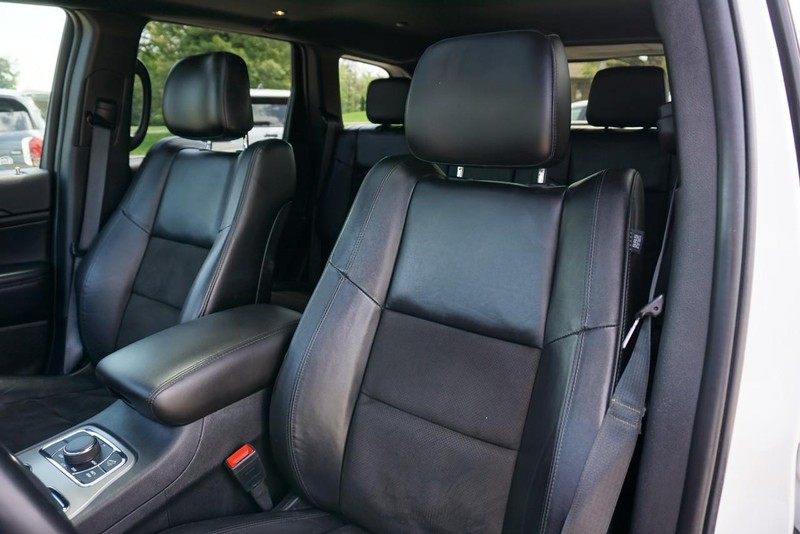 Jeep Grand Cherokee Vehicle Full-screen Gallery Image 25