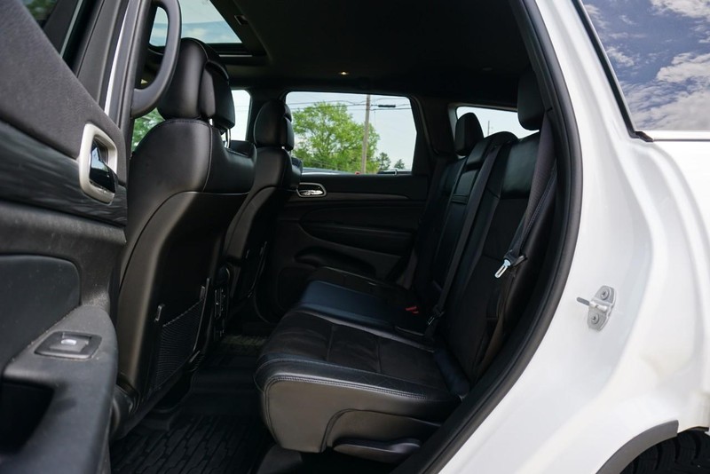 Jeep Grand Cherokee Vehicle Full-screen Gallery Image 26