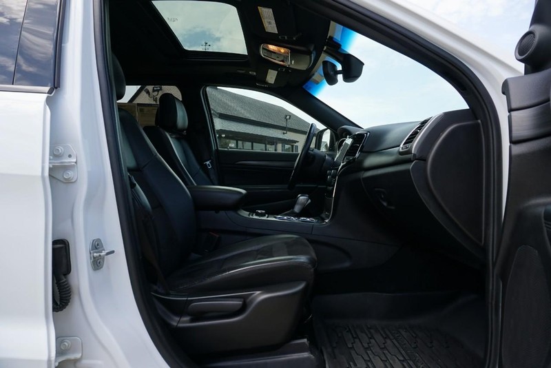 Jeep Grand Cherokee Vehicle Full-screen Gallery Image 30