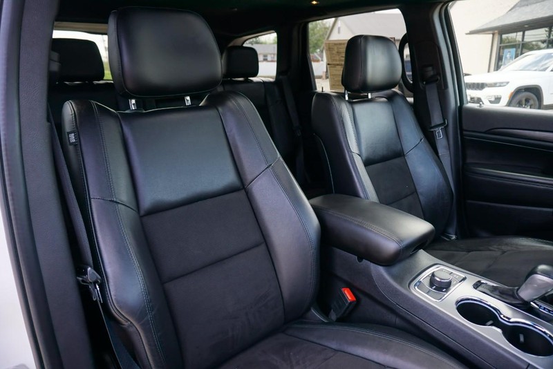 Jeep Grand Cherokee Vehicle Full-screen Gallery Image 31