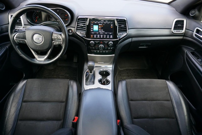 Jeep Grand Cherokee Vehicle Full-screen Gallery Image 32