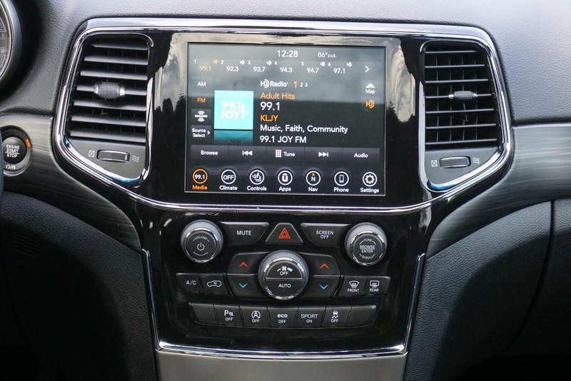 Jeep Grand Cherokee Vehicle Full-screen Gallery Image 34